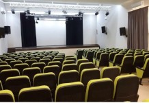 Τελετή εγκαινίων της σύγχρονης αίθουσας θεάτρου στο Γυμνάσιο Μολάων Τελετή εγκαινίων της σύγχρονης αίθουσας θεάτρου στο Γυμνάσιο Μολάων