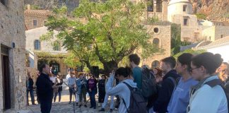 Υποδοχή φοιτητών και καθηγητών της Αρχιτεκτονικής σχολής του Ε.Μ.Π. στη Μονεμβάσια